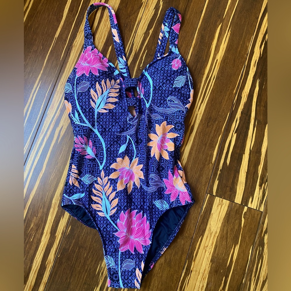 !NWT! Anthropologie swimsuit Size 6